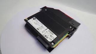 Display del prodotto del controller di sicurezza industriale Allen-Bradley 1756-L8SP